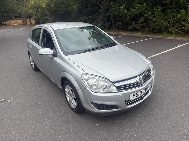 Silver Used 2010 Vauxhall Astra Active Hatchback | £1,195 (Good price) - Image 1/4