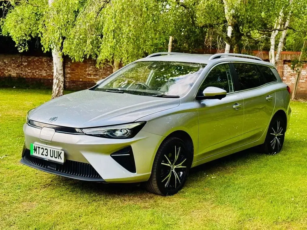 Usado MG MG5 EV Trophy 114 kW (156 HP) 2023 Prateado Carrinha