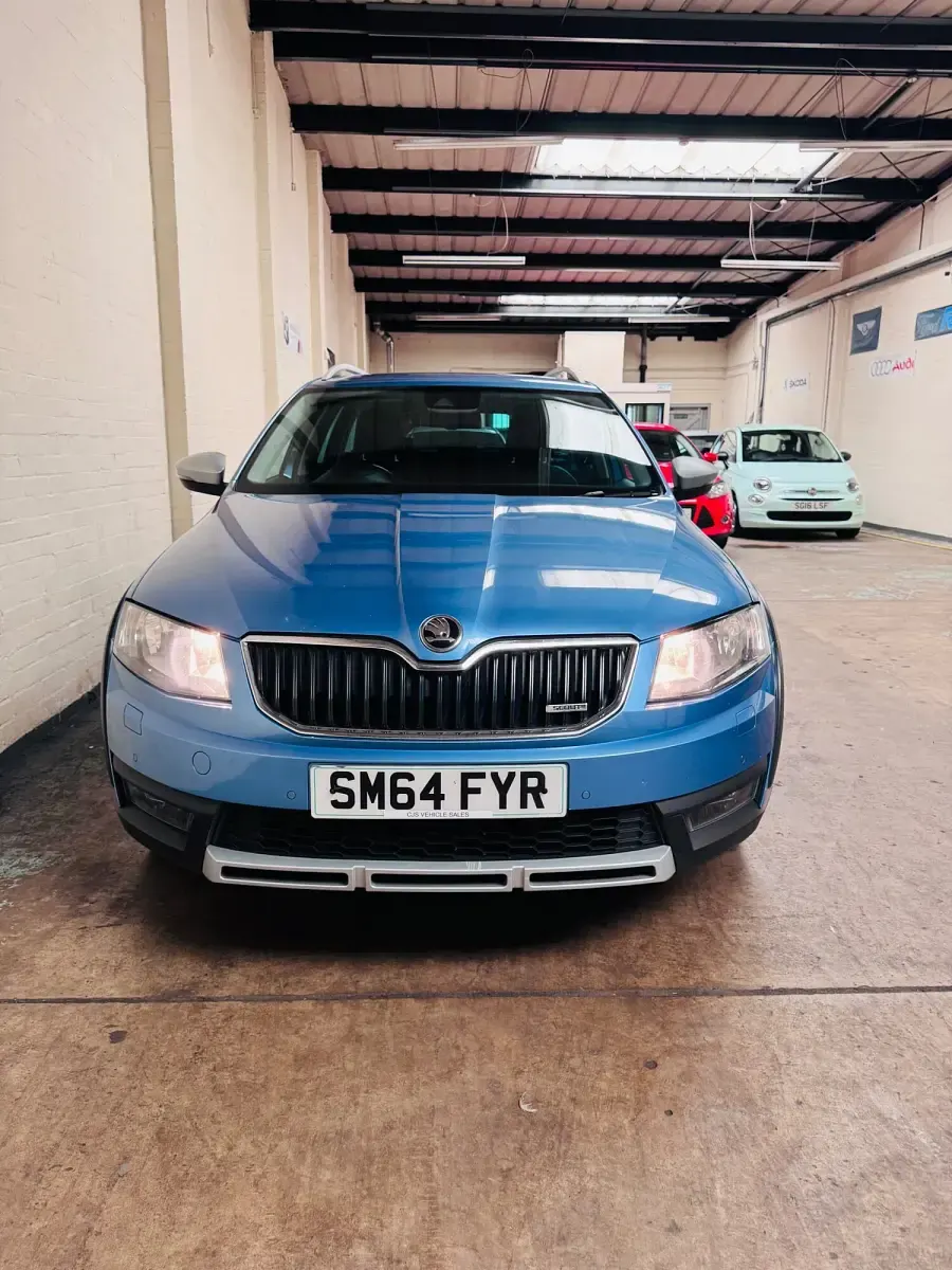 Used Skoda Octavia Scout 4x4 184 HP (135 kW) 2014 Blue Estate