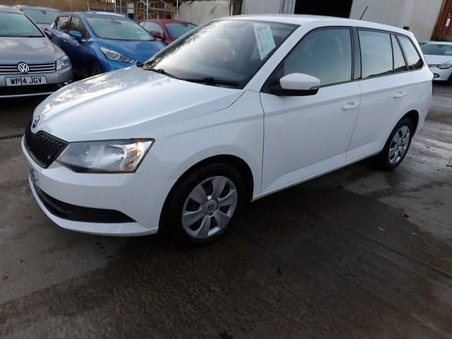 Used Skoda Fabia 75 HP (55 kW) 2017 White Estate