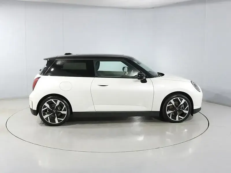 Used Mini Cooper SE Hatch 158 kW (215 HP) 2024 White Hatchback