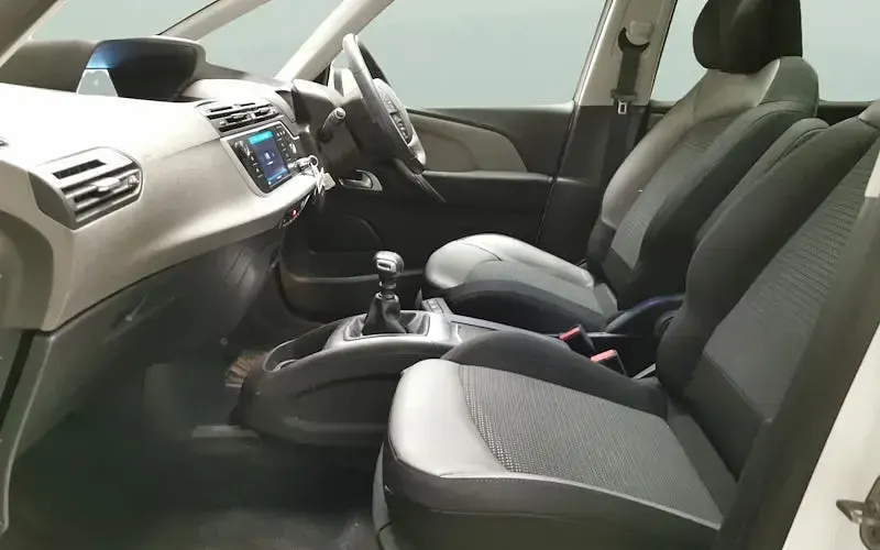 Usado Citroën C4 SpaceTourer Flair 131 HP (96 kW) 2020 Monovolume
