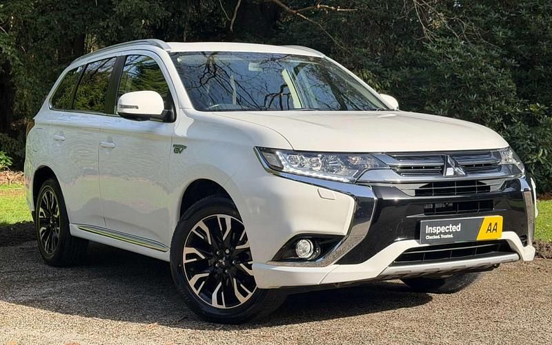 Used Mitsubishi Outlander P-HEV 2016 White Estate