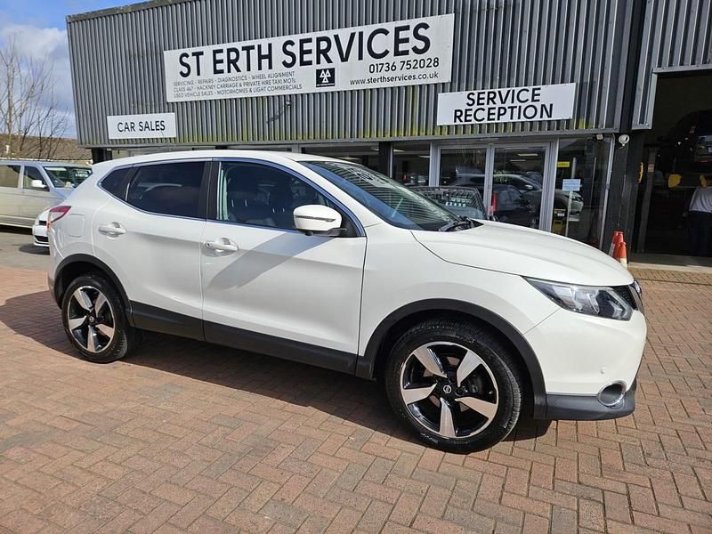 Used Nissan Qashqai N-Connecta 110 HP (80 kW) 2016 White SUV