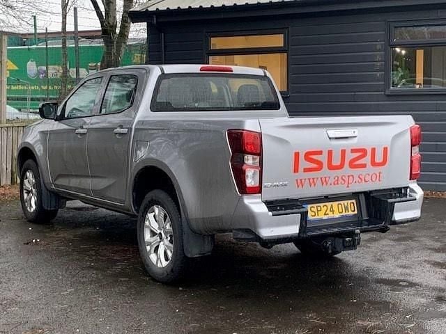 Used Isuzu D-Max 163 HP (119 kW) 2024 Silver Pickup