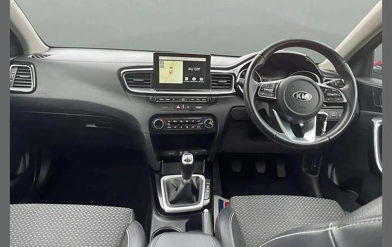 Used Kia Ceed 138 HP (101 kW) 2019 Red Hatchback