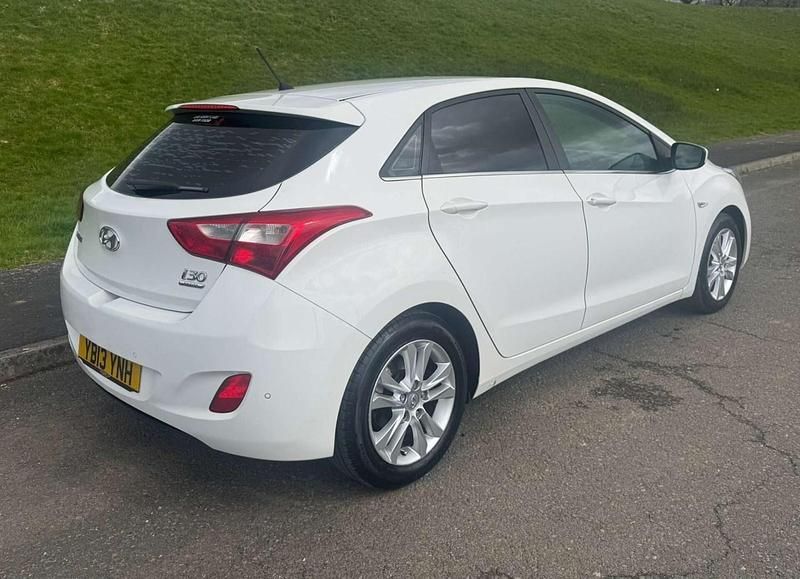 Used Hyundai i30 Edition 100 HP (73 kW) 2013 White Hatchback
