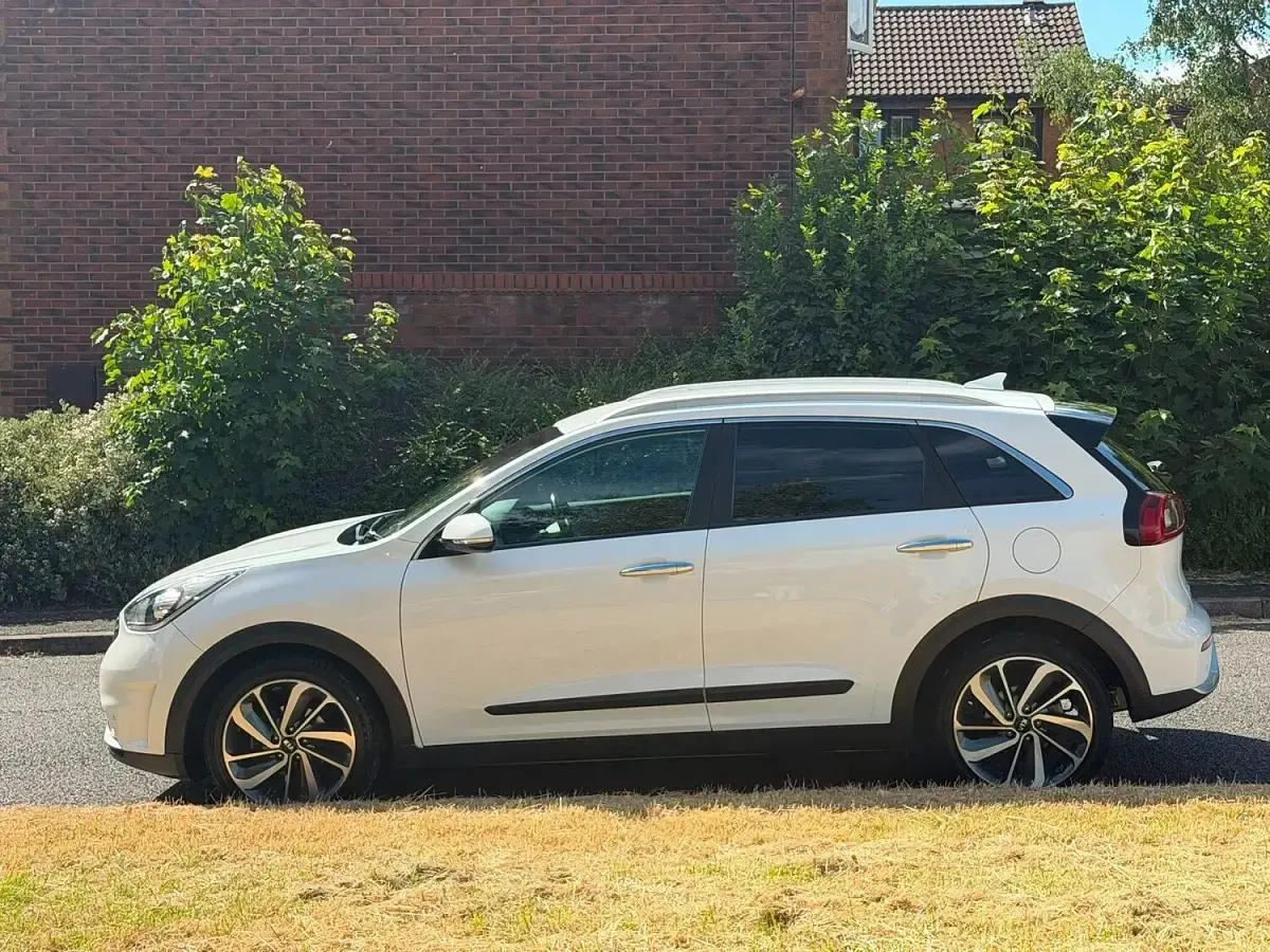 Used Kia Niro 2018 White SUV