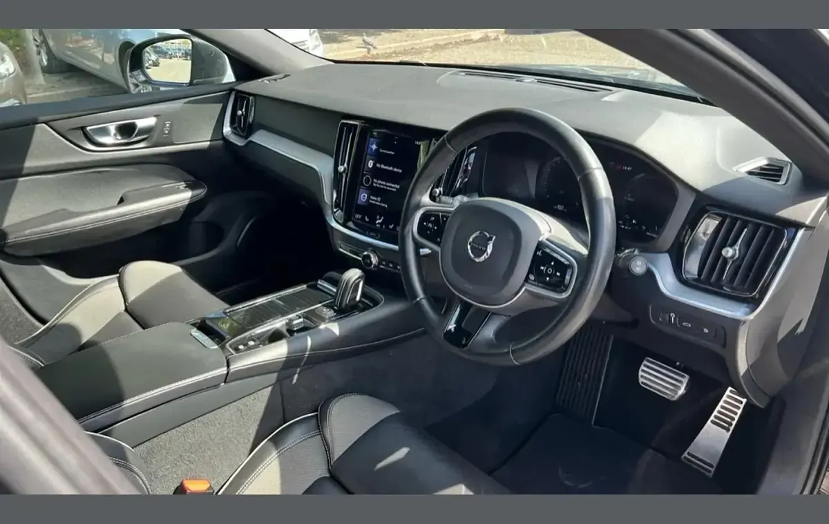 Used Volvo V60 R-Design 350 HP (257 kW) 2022 Black Estate