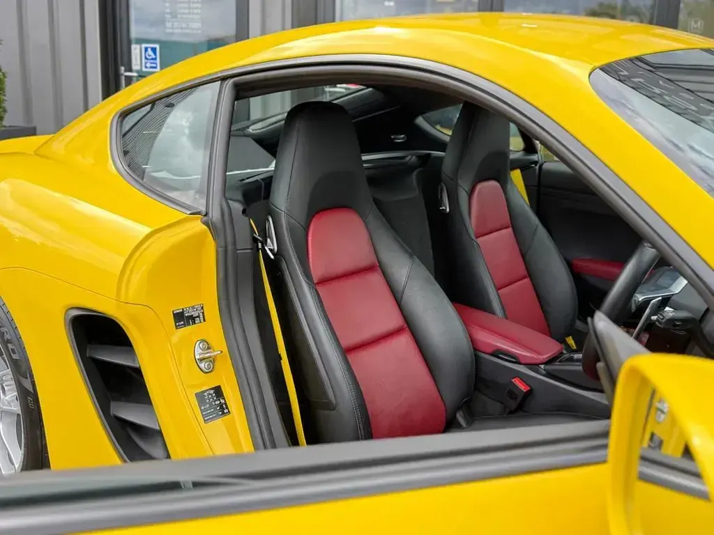 Used Porsche 718 Cayman 300 HP (220 kW) 2019 Yellow Coupe