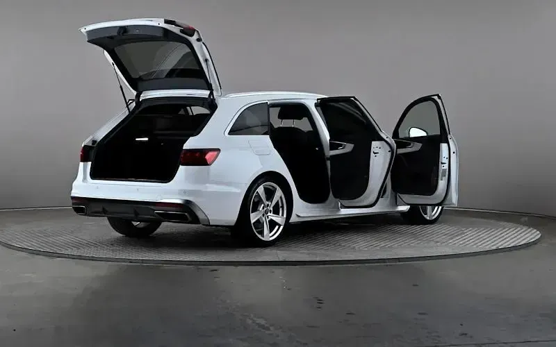 Used Audi A4 S-Line 150 HP (110 kW) 2023 White Estate
