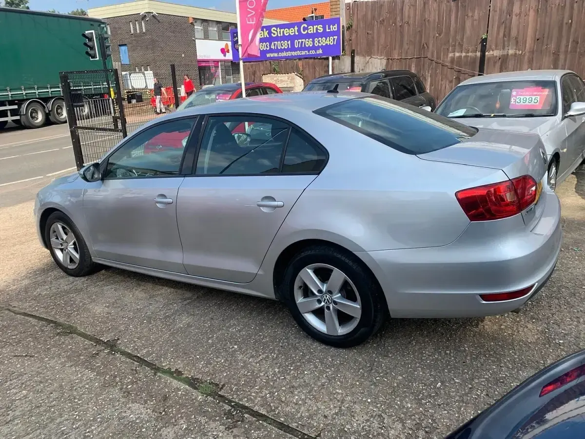 Used VW Jetta SE 140 HP (102 kW) 2011 Silver Sedan