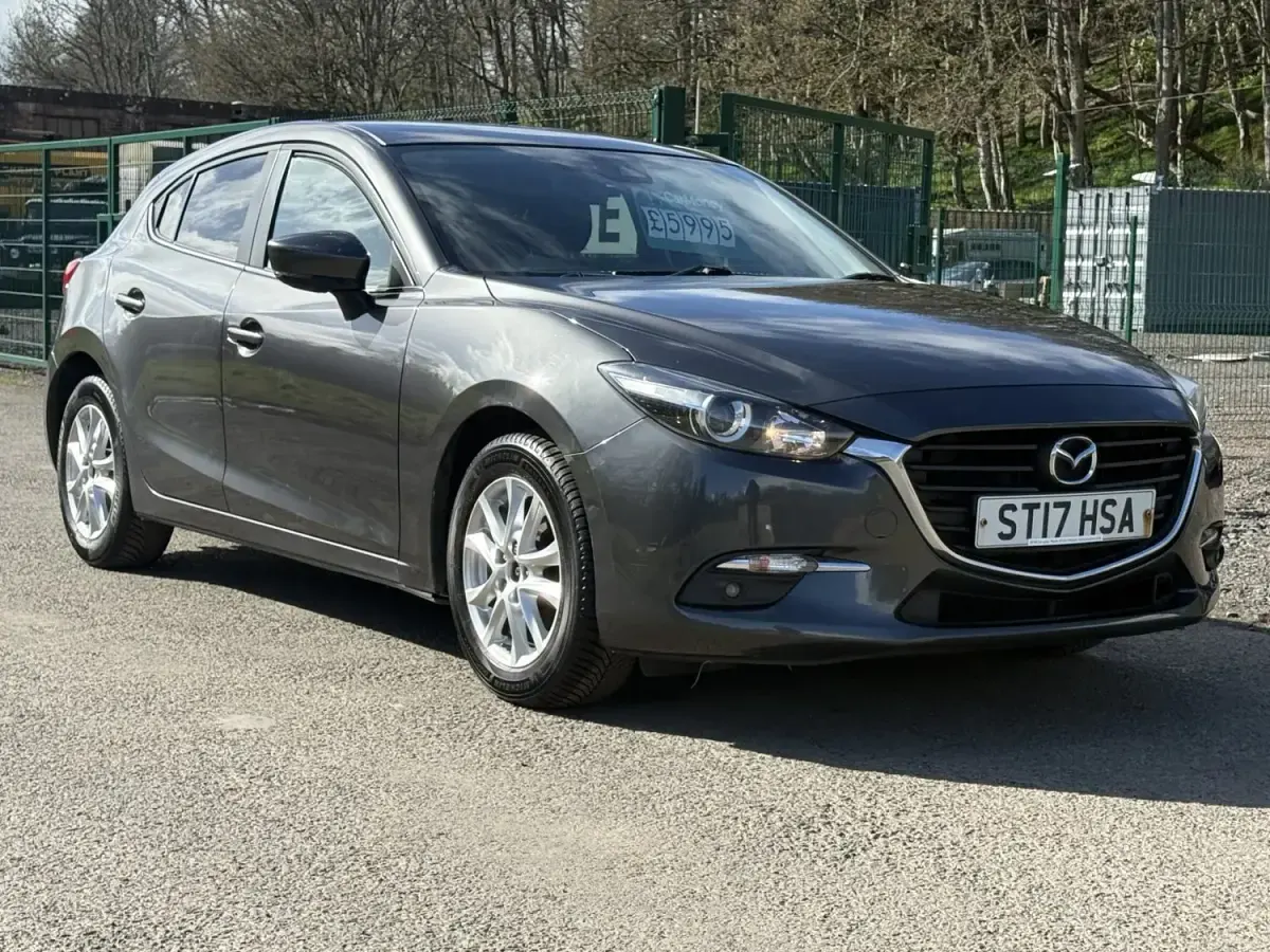 Usado Mazda 3 120 CV (88 kW) 2017 Gris Utilitario