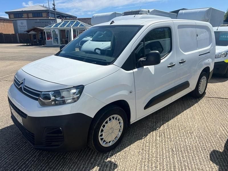 White Used 2019 Citroën Berlingo MPV | £9,999 (Good price) - Image 1/4