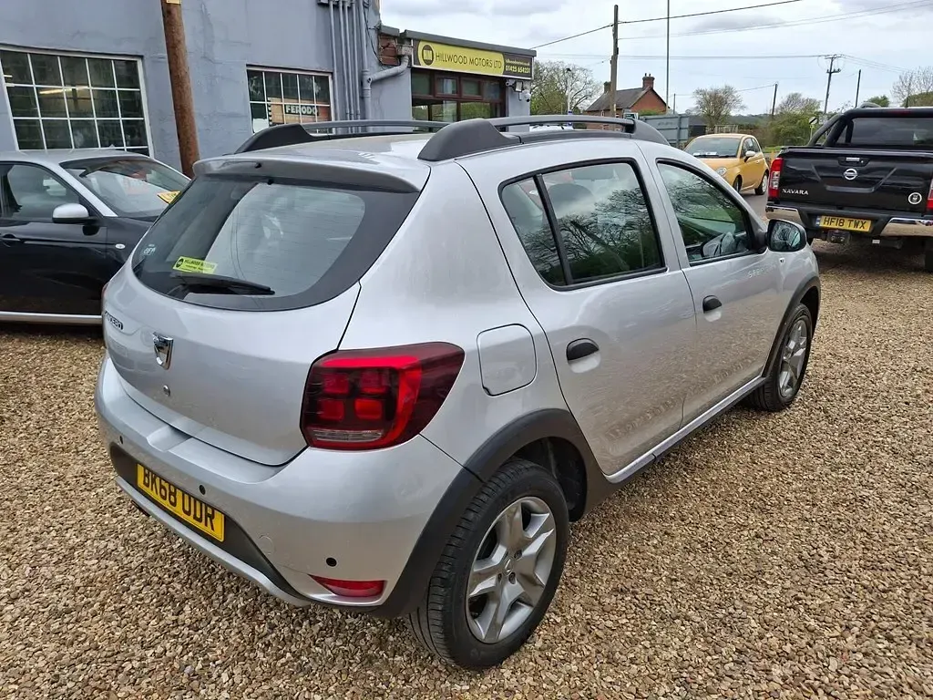 Begagnad Dacia Sandero Comfort 90 HK (66 kW) 2018 Silver Halvkombi