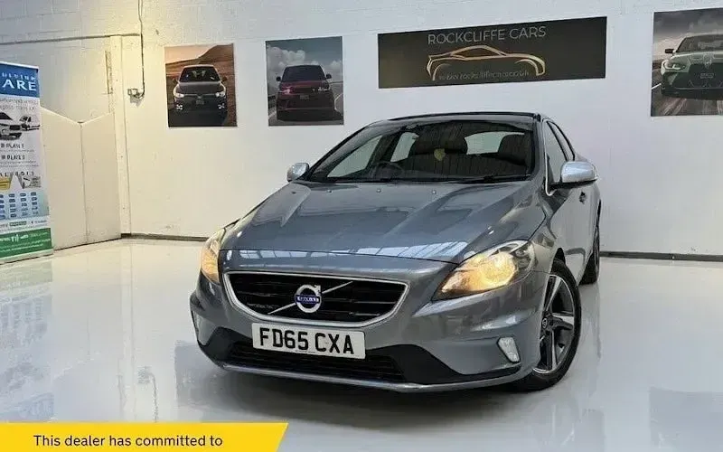 Used Volvo V40 R-Design 120 HP (88 kW) 2019 Hatchback