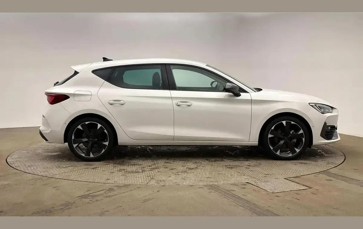 Used Cupra Leon 150 HP (110 kW) 2024 White Hatchback