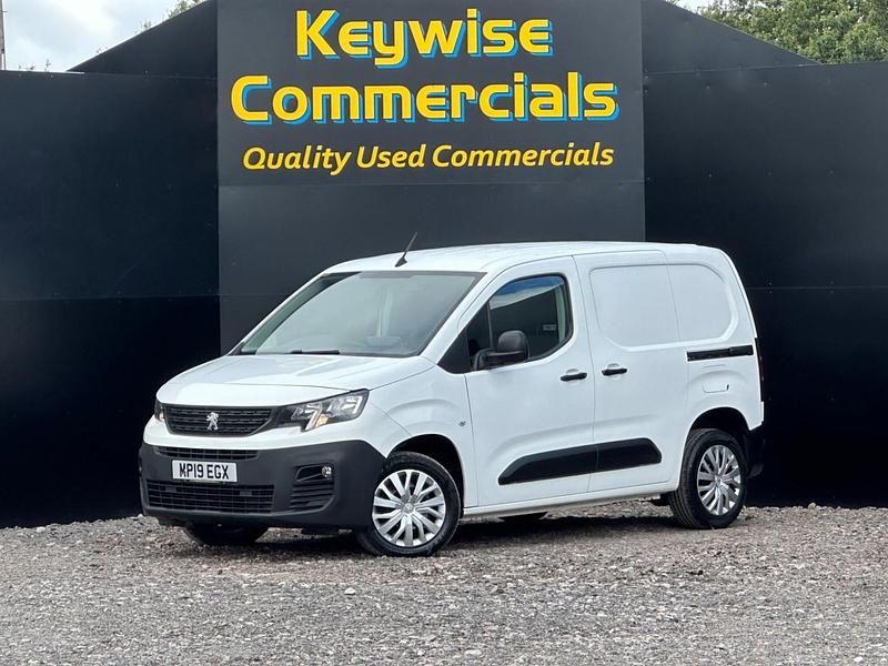 White Used 2019 Peugeot Partner MPV | £7,490 (Fair price) - Image 1/2