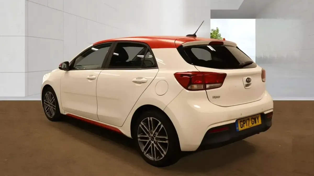 Used Kia Rio 84 HP (61 kW) 2017 White Hatchback