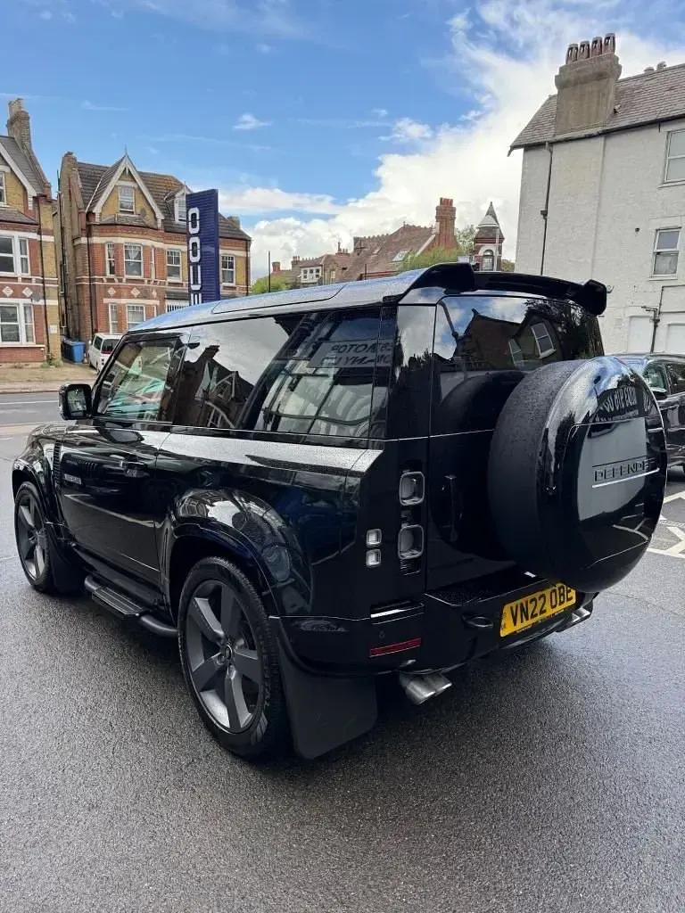 Usado Land Rover Defender S 525 CV (386 kW) 2022 Negro SUV
