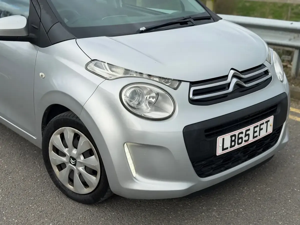 Usado Citroën C1 Feel 82 CV (60 kW) 2016 Gris Utilitario