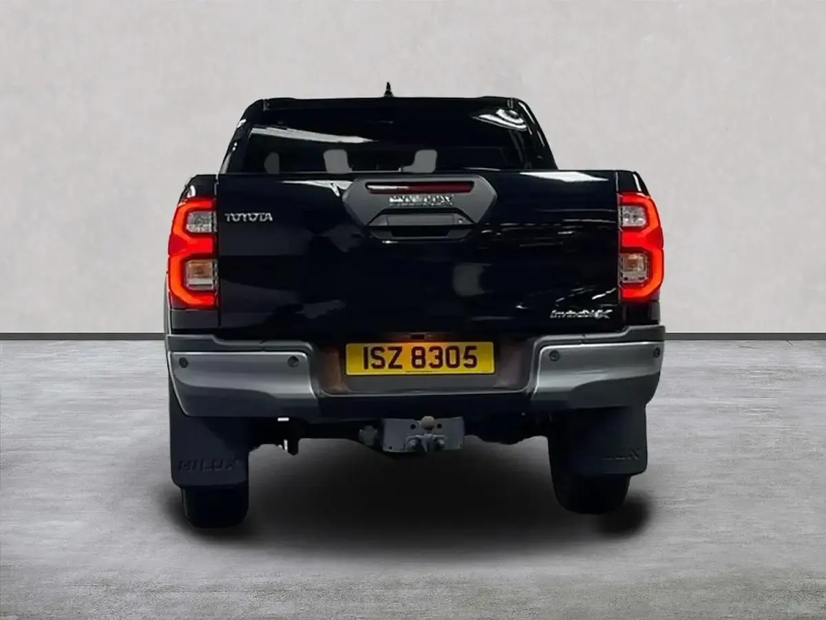 Begagnad Toyota HiLux 204 HK (150 kW) 2025 Svart Pickup