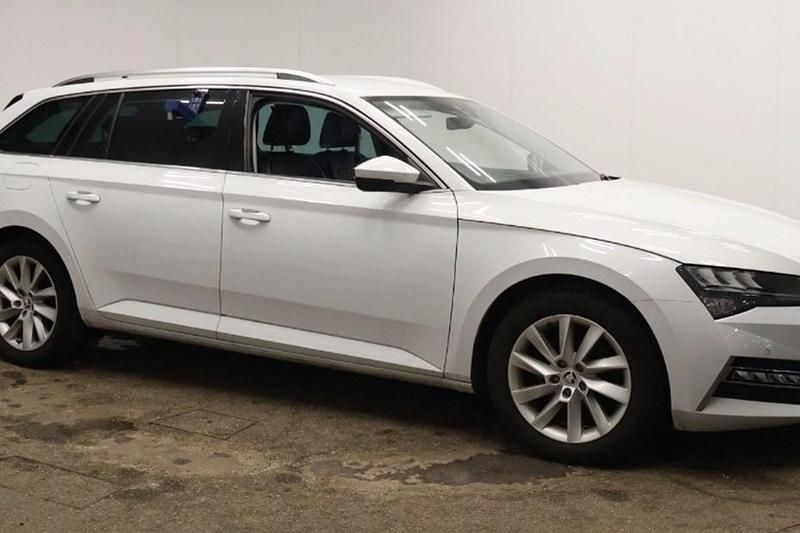 Used Skoda Superb SE Technology 218 HP (160 kW) 2022 White Estate