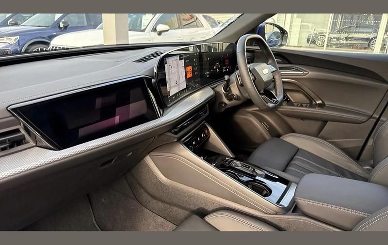 Used Audi Q5 Sportback Advanced 200 HP (147 kW) 2025 Blue SUV