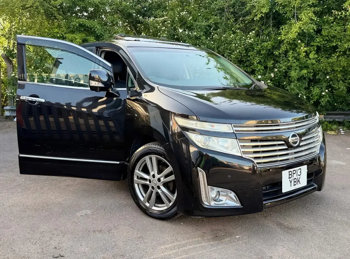 Usado Nissan Elgrand 2026 Negro Monovolumen