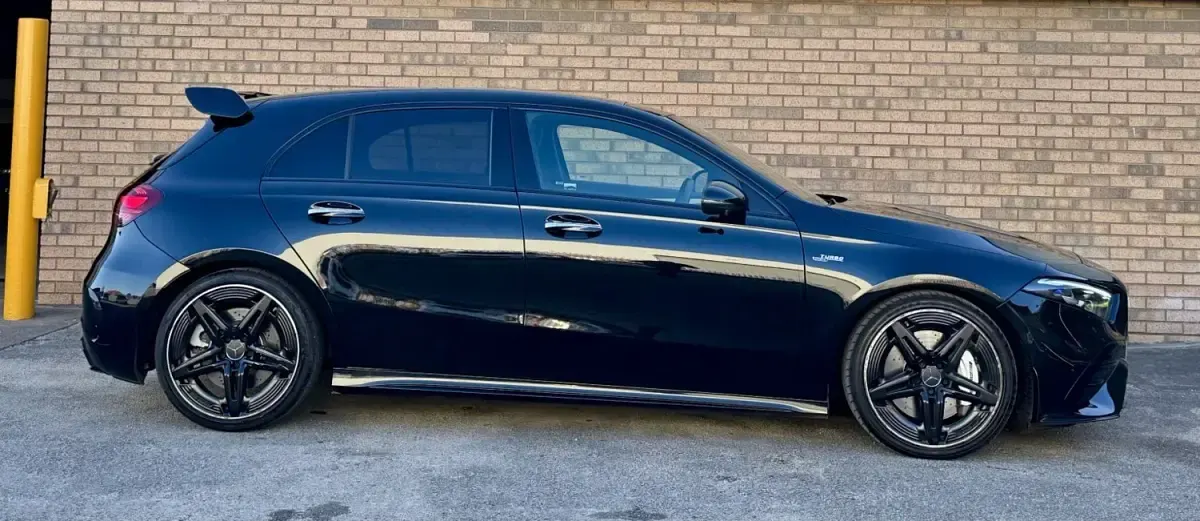Begagnad Mercedes A35 AMG AMG 2023 Svart Halvkombi