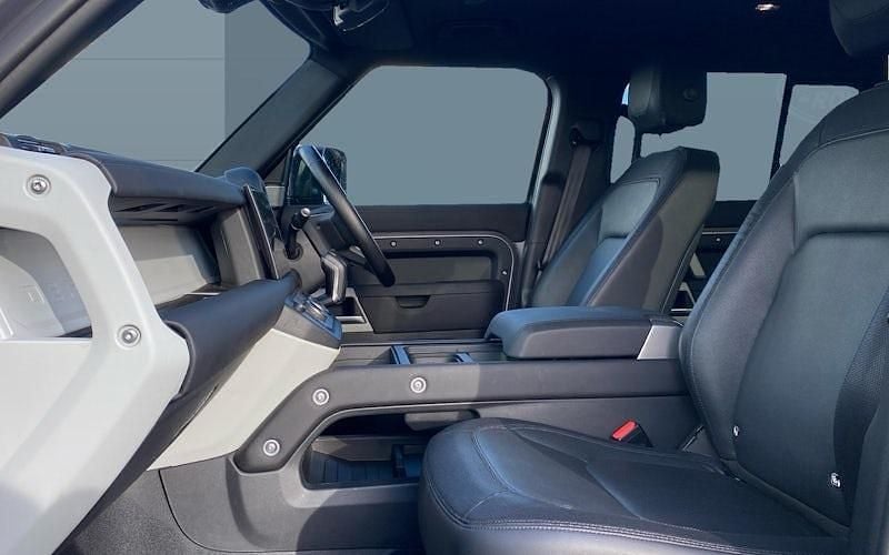 Used Land Rover Defender SE Dynamic 300 HP (220 kW) 2023 Estate