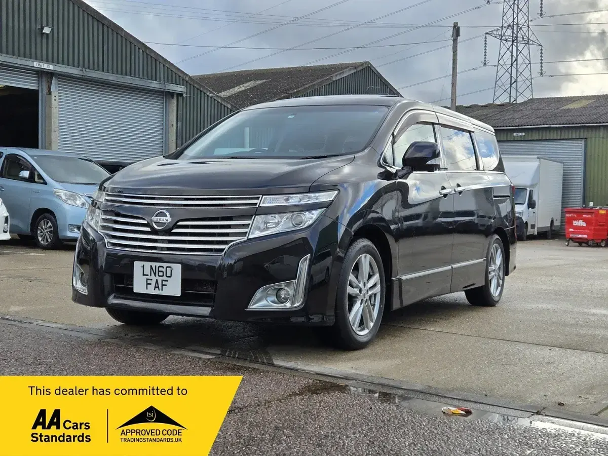 Używany Nissan Elgrand 2010 Czarny Minivan