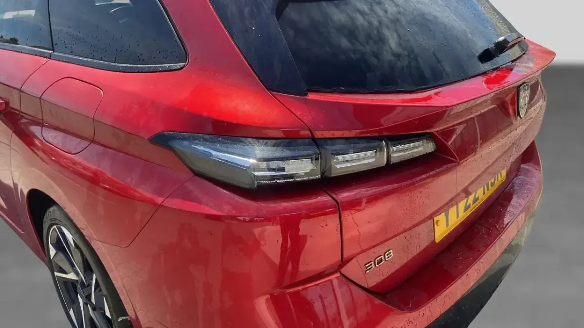Used Peugeot 308 SW Allure Premium 178 HP (130 kW) 2022 Red Estate