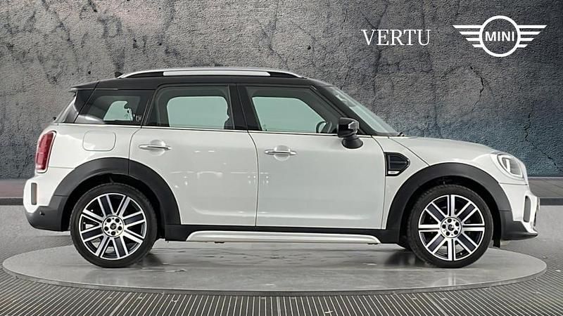 Usado Mini Cooper Countryman Exclusive 134 CV (98 kW) 2022 Plateado SUV
