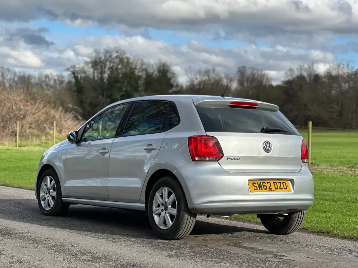 Usado VW Polo Match 70 HP (51 kW) 2012 Prateado Citadino