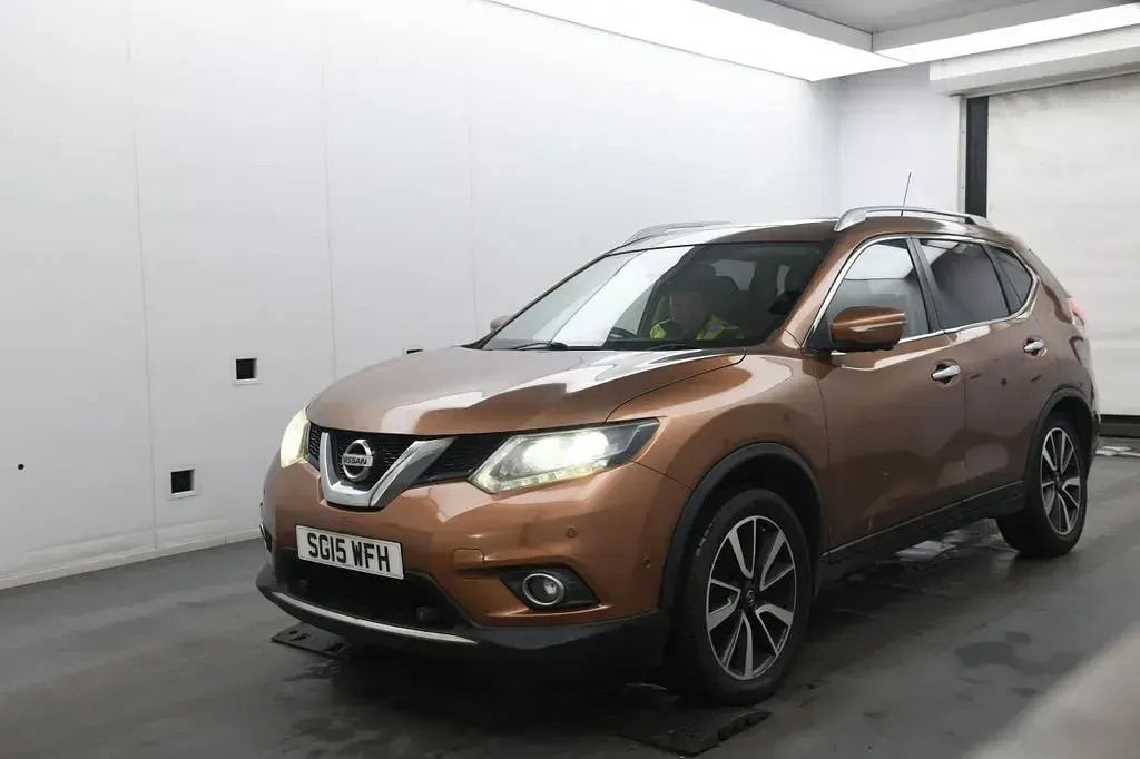 Used Nissan X-Trail S 130 HP (95 kW) 2015 Orange SUV