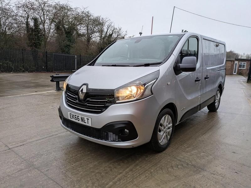Used Renault Trafic 2016 Silver MPV