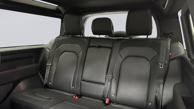 Used Land Rover Defender SE Dynamic 2023 White SUV