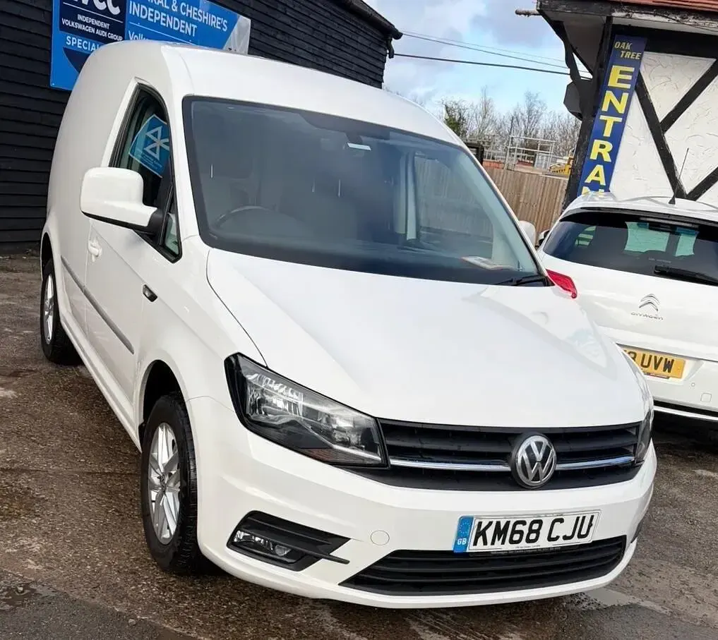Used VW Caddy Highline 102 HP (75 kW) 2018 White MPV