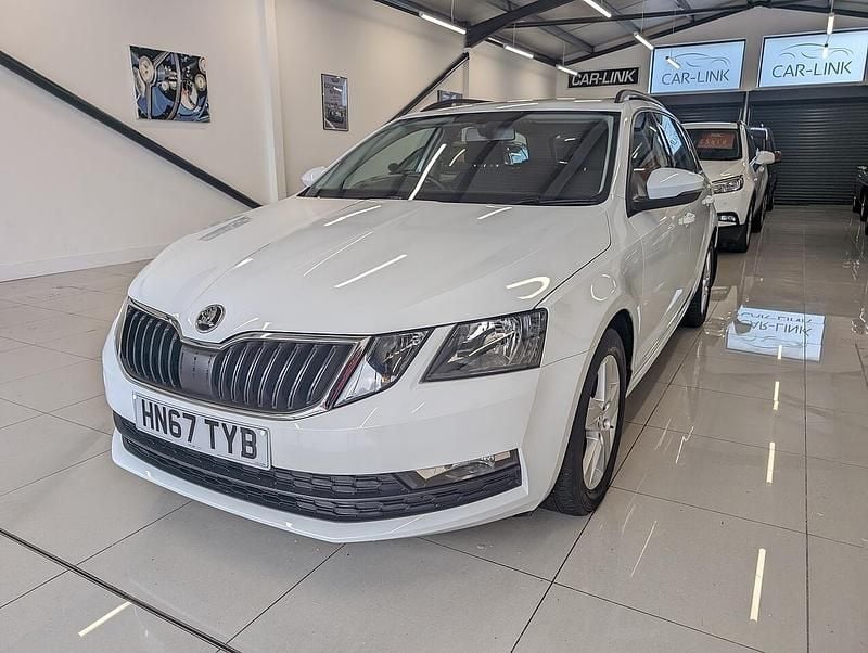 White Used 2017 Skoda Octavia SE Estate | £12,995 (Fair price) - Image 1/4