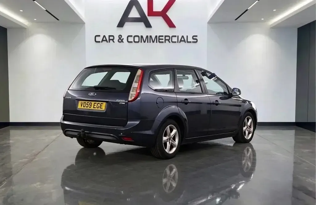 Used Ford Focus Zetec 113 HP (83 kW) 2009 Grey Estate