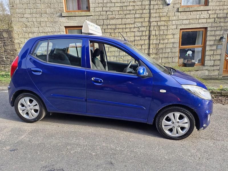 Used Hyundai i10 Active 85 HP (62 kW) 2012 Blue Hatchback