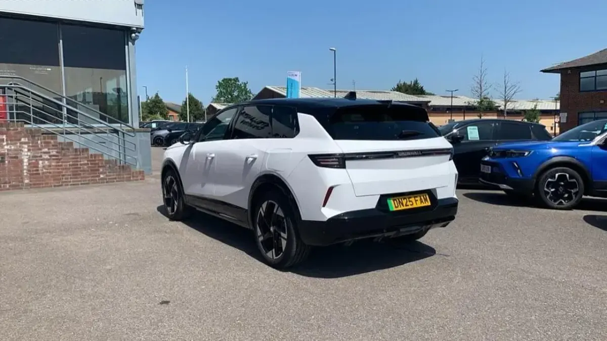 Used Vauxhall Grandland Ultimate 154 kW (210 HP) 2025 White SUV