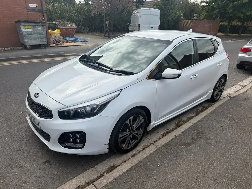 Used Kia Ceed GT-Line 118 HP (86 kW) 2017 White Hatchback