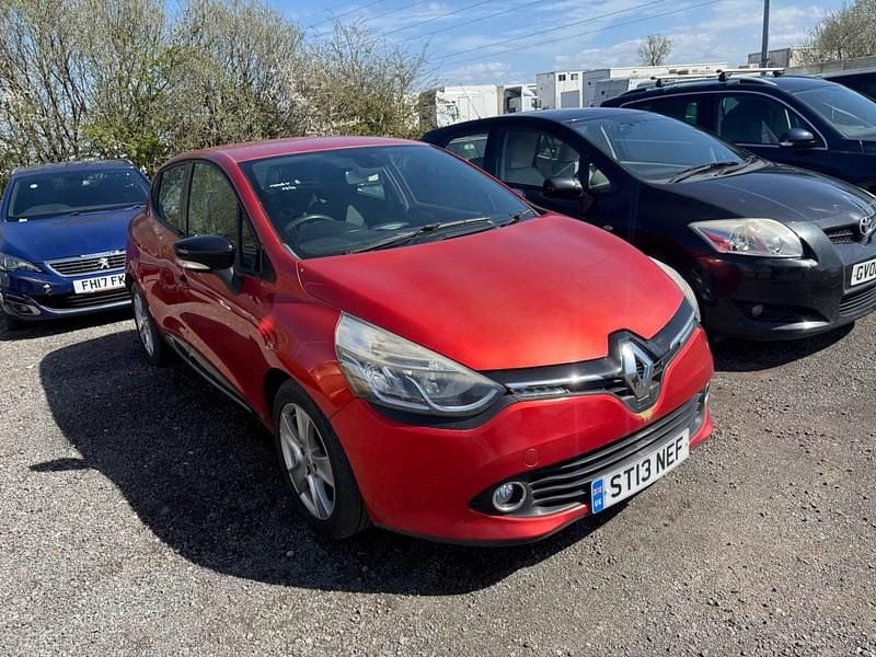 Used Renault Clio IV Dynamique 90 HP (66 kW) 2013 Red Hatchback