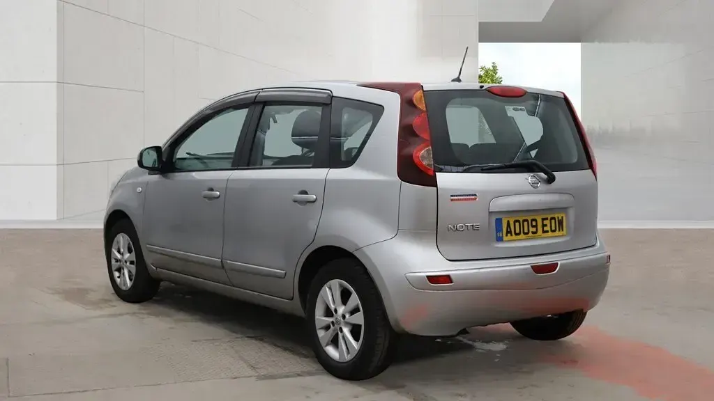 Used Nissan Note Acenta 88 HP (64 kW) 2009 Silver Hatchback