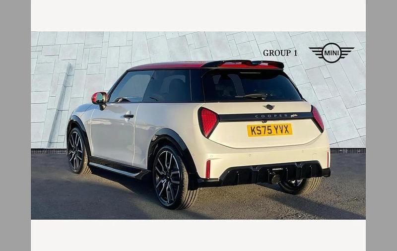 New Mini John Cooper Works 228 HP (167 kW) 2025 White Hatchback