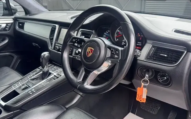 Used Porsche Macan Turbo 400 HP (294 kW) 2015 Black SUV