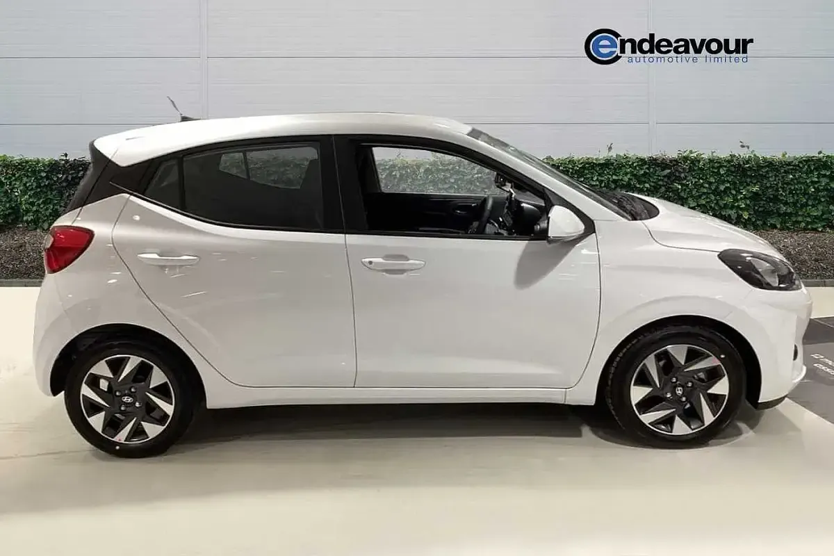 Used Hyundai i10 Advanced 2025 White Hatchback