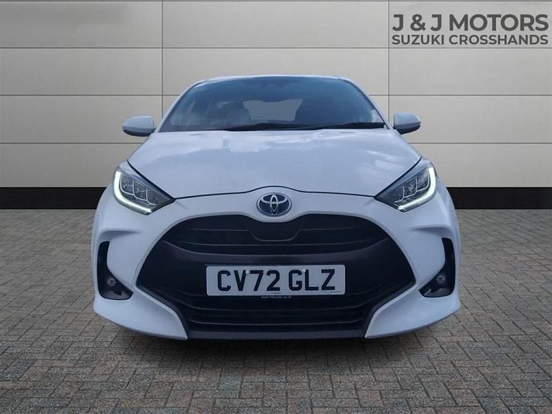 Used Toyota Yaris Hybrid Design 2022 White Hatchback